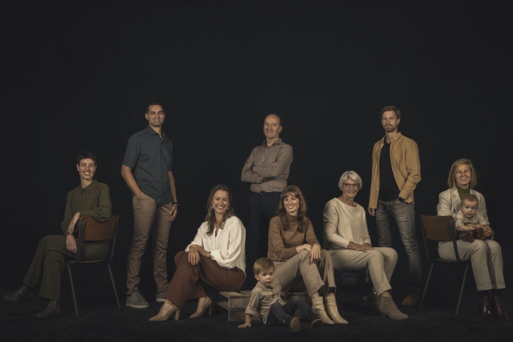 Familieportret in Friese fotostudio