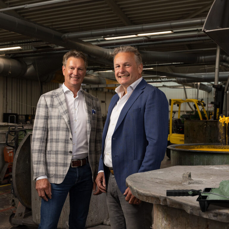 Directieportret naast de verf