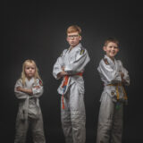 Broers en zus in judopak